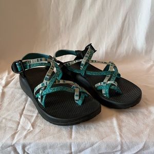 Women’s size 8 Chaco’s, very comfortable, adjustable straps, teal green/blue